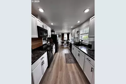 2136 Greenwood Ave, Reedsport, OR 97467 - Photo 11