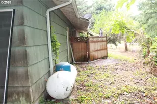 21620 Glaze Rd, Noti, OR 97461 - Photo 5