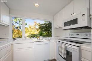 178 N Hayden Bay Dr, Portland, OR 97217 - Photo 15