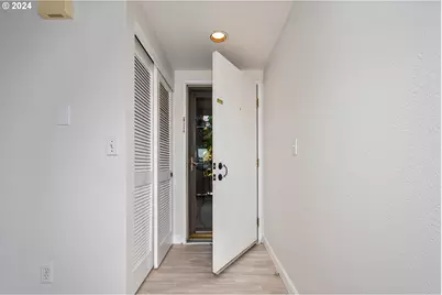 178 N Hayden Bay Dr, Portland, OR 97217 - Photo 5