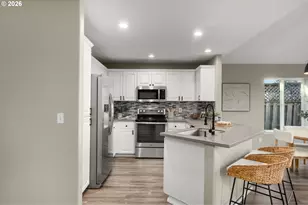 1328 NE Parkside Dr, Hillsboro, OR 97124 - Photo 9