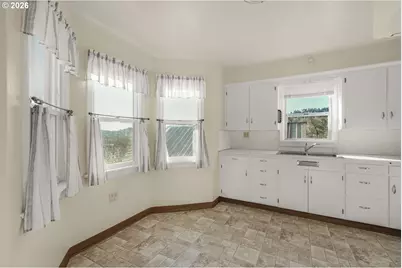 4360 Eagle Crest Rd, Salem, OR 97304 - Photo 17