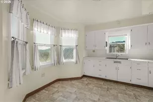 4360 Eagle Crest Rd, Salem, OR 97304 - Photo 17