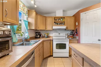 736 Penny Ln, Riddle, OR 97469 - Photo 17