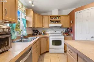 736 Penny Ln, Riddle, OR 97469 - Photo 19