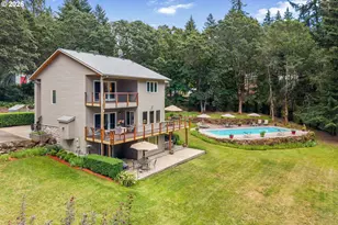 725 W Jewett Blvd, White Salmon, WA 98672 - Photo 1