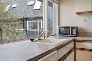 194 N Hayden Bay Dr, Portland, OR 97217 - Photo 35