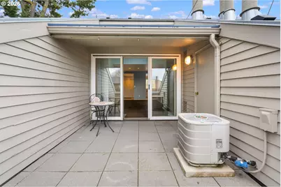 194 N Hayden Bay Dr, Portland, OR 97217 - Photo 17