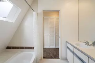 194 N Hayden Bay Dr, Portland, OR 97217 - Photo 29