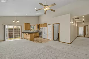 2132 SE 143rd Ave, Portland, OR 97233 - Photo 5