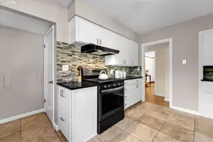 4518 NE Irving St, Portland, OR 97213 - Photo 13