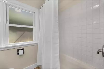 4518 NE Irving St, Portland, OR 97213 - Photo 23
