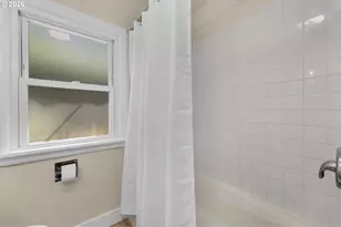 4518 NE Irving St, Portland, OR 97213 - Photo 23