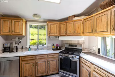 5090 Binns Hill Dr, Hood River, OR 97031 - Photo 21