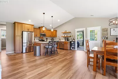 200 Red Hawk Dr, Castle Rock, WA 98611 - Photo 9