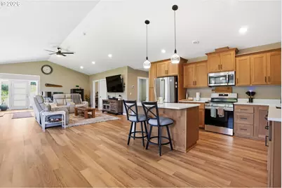 200 Red Hawk Dr, Castle Rock, WA 98611 - Photo 11
