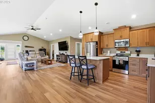 200 Red Hawk Dr, Castle Rock, WA 98611 - Photo 11