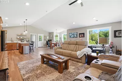 200 Red Hawk Dr, Castle Rock, WA 98611 - Photo 9