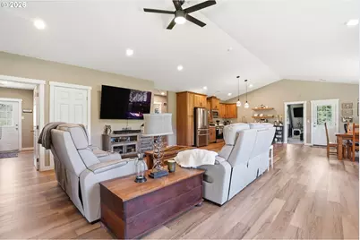 200 Red Hawk Dr, Castle Rock, WA 98611 - Photo 17