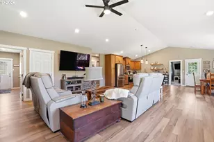 200 Red Hawk Dr, Castle Rock, WA 98611 - Photo 17