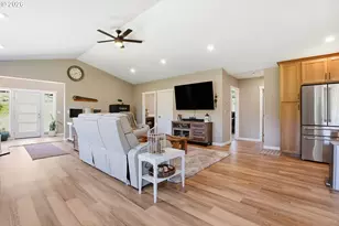 200 Red Hawk Dr, Castle Rock, WA 98611 - Photo 9