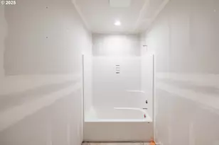 36953 Victory Dr, Lebanon, OR 97355 - Photo 31