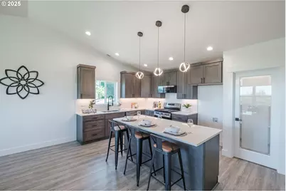 36953 Victory Dr, Lebanon, OR 97355 - Photo 9