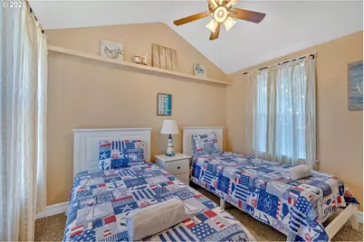 1340 NW 15th St, Lincoln City, OR 97367 - Photo 15