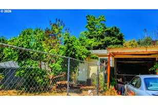 1739 NE Malheur Ave NE, Roseburg, OR 97470 - Photo 5