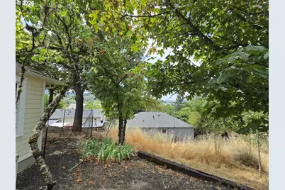 1739 NE Malheur Ave NE, Roseburg, OR 97470 - Photo 7