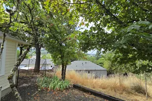 1739 NE Malheur Ave NE, Roseburg, OR 97470 - Photo 7