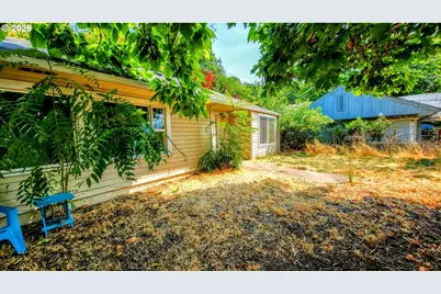 1739 NE Malheur Ave NE, Roseburg, OR 97470 - Photo 3