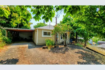 1739 NE Malheur Ave NE, Roseburg, OR 97470 - Photo 1