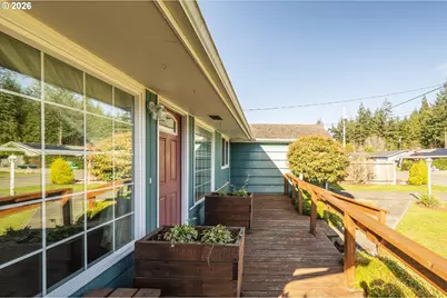 2035 Juniper Ave, Coos Bay, OR 97420 - Photo 5