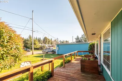 2035 Juniper Ave, Coos Bay, OR 97420 - Photo 3