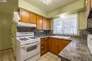 2035 Juniper Ave, Coos Bay, OR 97420 - Photo 11