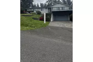 1376 D St, Coos Bay, OR 97420 - Photo 3