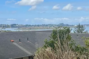 1376 D St, Coos Bay, OR 97420 - Photo 3