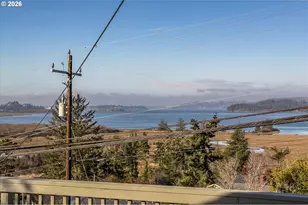 1376 D St, Coos Bay, OR 97420 - Photo 41