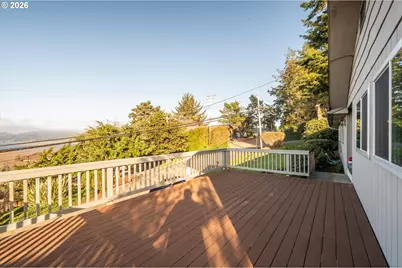 1376 D St, Coos Bay, OR 97420 - Photo 35