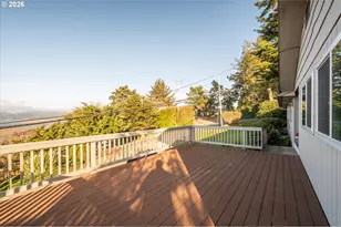 1376 D St, Coos Bay, OR 97420 - Photo 35