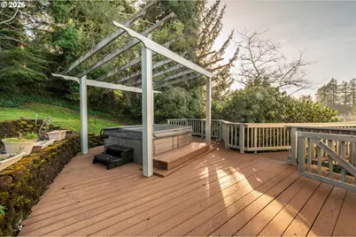 1376 D St, Coos Bay, OR 97420 - Photo 9