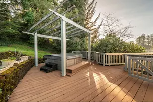 1376 D St, Coos Bay, OR 97420 - Photo 9