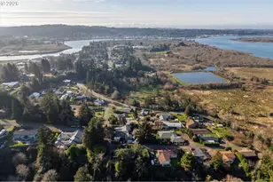 1376 D St, Coos Bay, OR 97420 - Photo 41