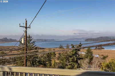 1376 D St, Coos Bay, OR 97420 - Photo 37