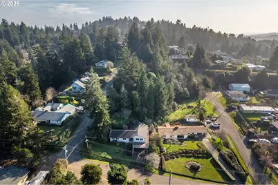 1376 D St, Coos Bay, OR 97420 - Photo 43