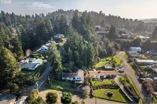 1376 D St, Coos Bay, OR 97420 - Photo 43