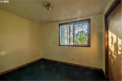 1376 D St, Coos Bay, OR 97420 - Photo 23