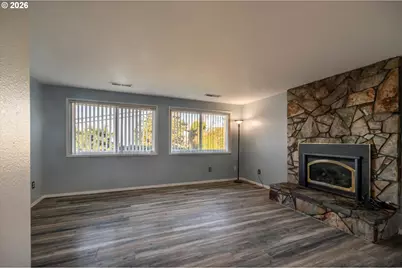 1376 D St, Coos Bay, OR 97420 - Photo 25