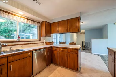 1376 D St, Coos Bay, OR 97420 - Photo 13